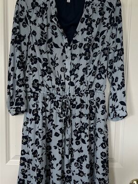 Navy flowers and striped lined mini dress with pockets super cute size Medium